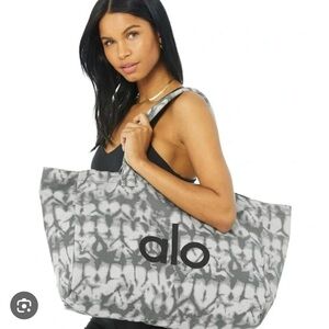 Alo Yoga, Grey Tiedye One Size Tote. (Tote on the larger size, tons of room).